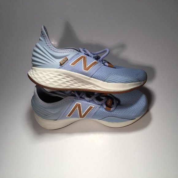 New Balance Sneaker Shoe - Picture 2 of 10